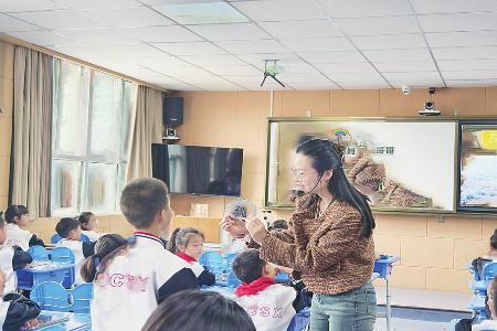 和学生一同成长 图片由受访者提供