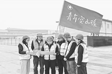 挥洒青春汗水，贡献智慧力量。 图片由受访集体提供