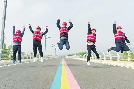 哪里需要攻坚克难，哪里就有青年冲锋。 图片由受访集体提供