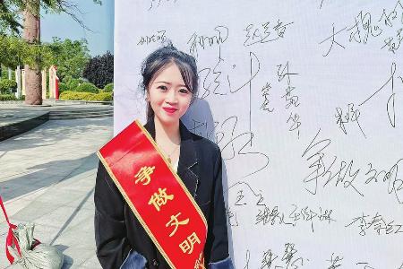 扎根乡土解民忧 图片由通讯员提供