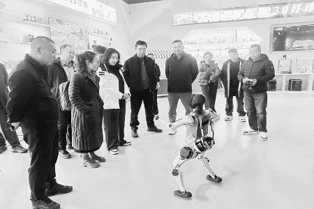 青年企业家参观优必学AI科普基地科普基地