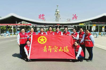 勇当先锋，全力以赴保通保畅。 图片由受访集体提供