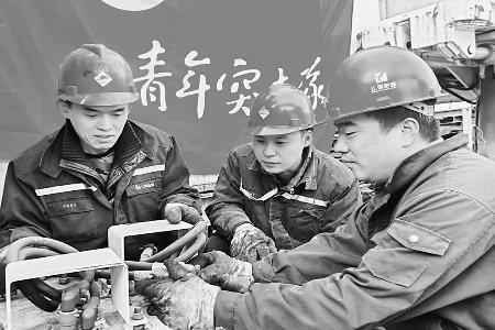 青年突击队青年突击队聚是一团火聚是一团火，，散是满天星。 图片由受访集体提供