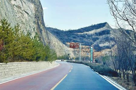太行一号旅游公路太原段 本报记者 任小芳 摄