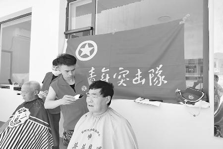 青春力量汇基层，社会服务添新彩。 图片由受访集体提供