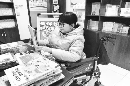 丁泽雪从“受助者”转变为社区服务志愿者