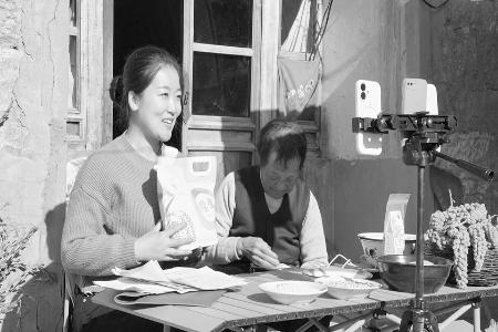 守住粮食本真、守住老一辈匠心。 通讯员 何帅 摄