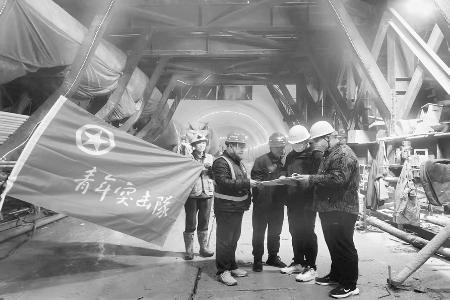 以匠心攻克技术难关，以担当抵御安全风险。 图片由受访集体提供