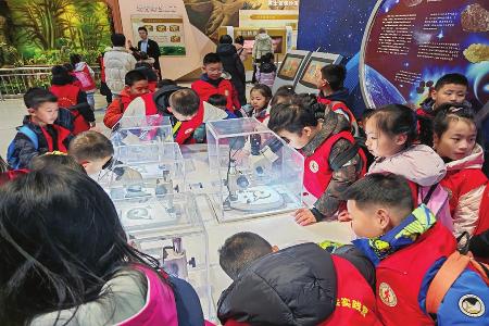 科技馆里学新知