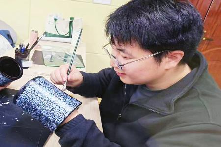 以漆为媒，用创新点亮未来。 图片由受访者提供