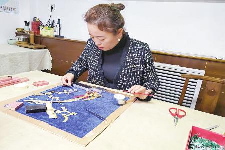 麦秆浮雕画在新时代绽放出新光彩 图片由受访者提供