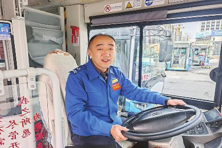 在十米车厢里书写坚守与担当 图片由受访者提供