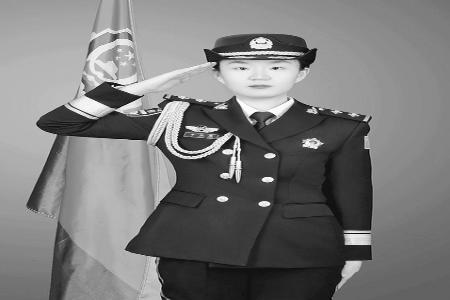 李胜荣始终坚守在法治建设第一线 图片由受访者提供