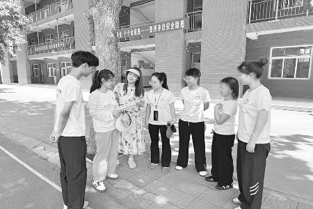 紧扣时代脉搏，引领全校广大团员和青年在学校高质量发展与中国式现代化建设的征程中续写更加绚丽的青春篇章。 本版图片均由忻州师范学院团委提供