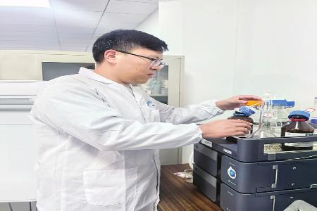 不畏艰难、扎根实业。 图片由受访者提供