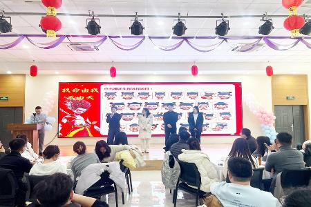 破冰游戏迅速点燃全场热情 本组图片均由团太原市晋源区委提供