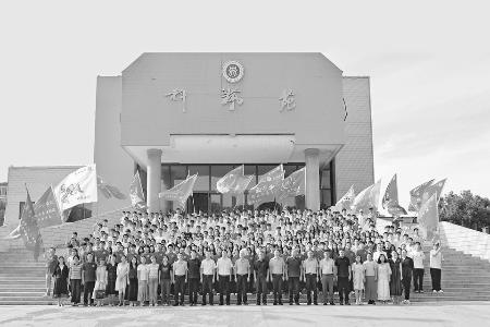 紧扣学校发展大局，引领广大团员和青年书写昂扬向上的青春答卷。 本版图片均由中北大学团委提供