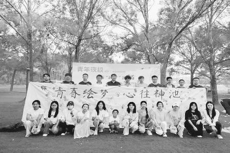 青年夜校成青年“充电站”