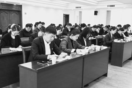 共青团长治市委十四届七次全体（扩大）会议举行 本报记者 路诗洁 摄