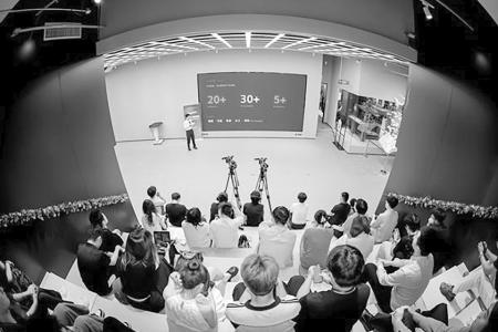 7月19日，“青春小店”学兄学姐创业故事会现场。