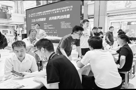 当天初步达成就业意向420人 图片由太原市尖草坪区人社局提供