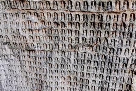           盂县陆师嶂摩崖造像        