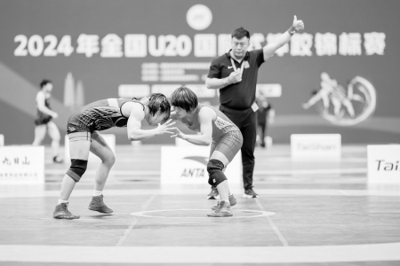           千人争夺30枚金牌 本报记者 胡远嘉 摄        