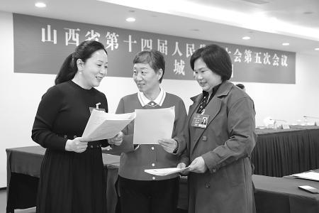 省人大代表为教育强省建设建言献策 通讯员 张佳颀 摄