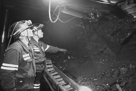 煤矿工人诠释“坚守”二字最动人内涵 张磊 摄