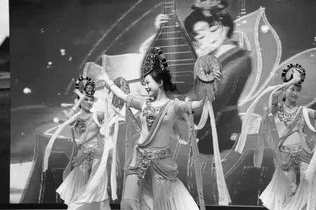 赏文艺，庆佳节。 图片由太原市迎泽区融媒体中心提供