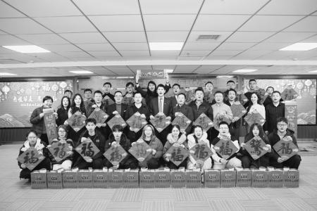 团结各界青年携手共进、奋勇前行。 本报记者 王钰钦 摄