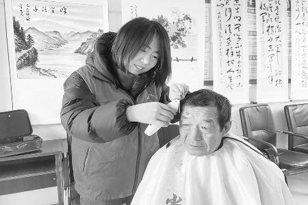 暖心服务获好评 图片由忻州市文明办提供