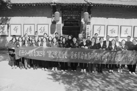 青春在不懈奋斗中绽放