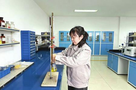 用点滴善举温暖他人 通讯员 薄健雄 摄