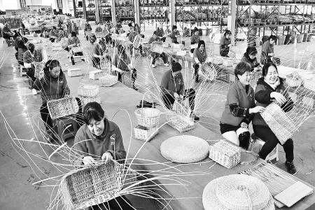 广灵农商银行一路陪伴巧娘宫手工编织成长为“美丽工坊” 图片由广灵农商银行提供