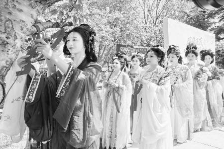 “风华正茂，且把青春簪花去”花朝节主题活动举行