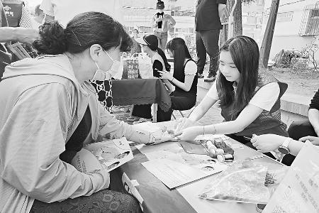 一对一医疗服务惠民生 图片由太原市老军营街道提供