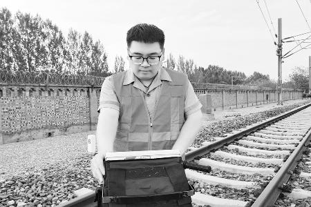 坚守岗位，护航高铁安全。　　图片由中国铁路太原局集团公司团委提供