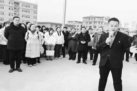 以爱心为底色，在教坛深耕。 图片由受访者提供