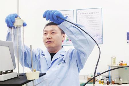 以创新为刃，以实干为锋。