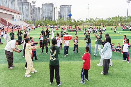 两岸青少年在游戏中增进默契、缔结友谊