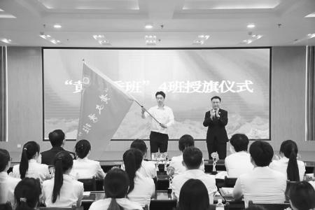 以榜样光芒指引青年前路，以党建力量凝聚奋进动能。