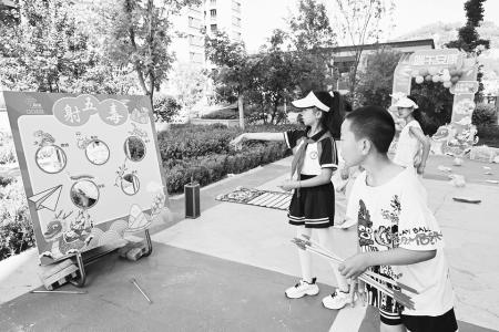 孩子们体验民俗 图片由团古县县委提供