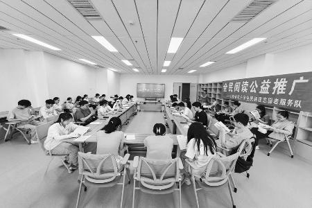 主题读书会用青春志愿传递阅读力量　图片由山西省红十字全民阅读志愿者服务队提供