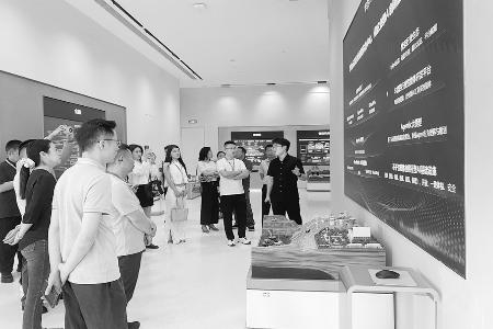 青年企业家参观华为山西区域总部