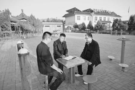 抓实村务工作，提升民生福祉。 金俊贤 摄