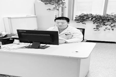 王凯始终坚守医者底线，一心为民。 图片由受访者提供