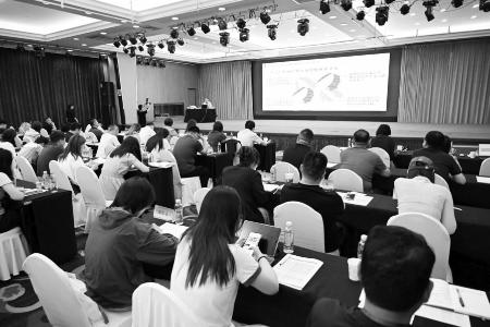 新闻业务骨干接受系统化理论授课