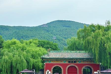 悬瓮山 本报记者 任小芳 摄