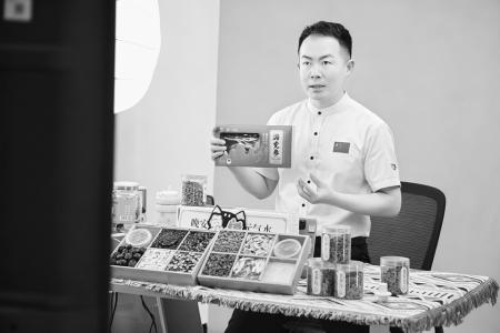 直播间里拓农产品销路